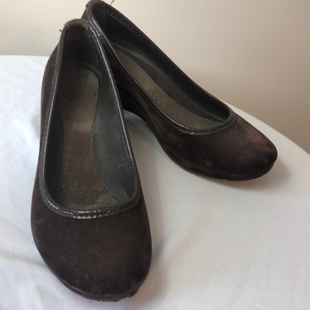 Brown comfy suede heels/wedges